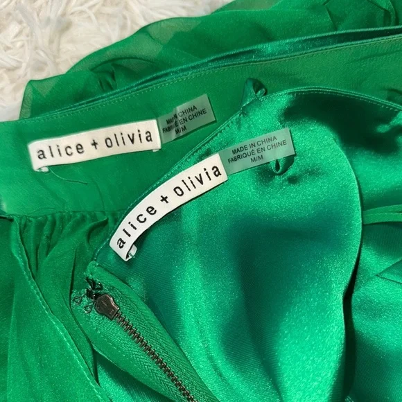 NEW ALICE + OLIVIA Lanelle Maxi Cape Dress in emerald green Chiffon Sz M NEW ALICE + OLIVIA Lanelle Maxi Cape Dress in emerald green Chiffon Sz M